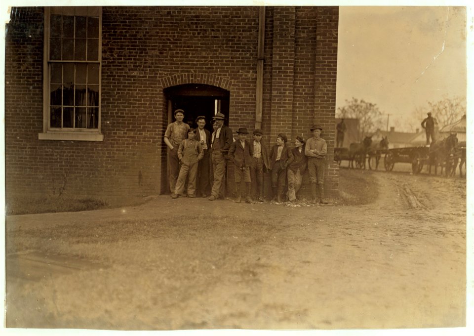 Noon hour, King Mfg. Co., Augusta, Ga. See photos 500 to 509. LOC nclc.01598