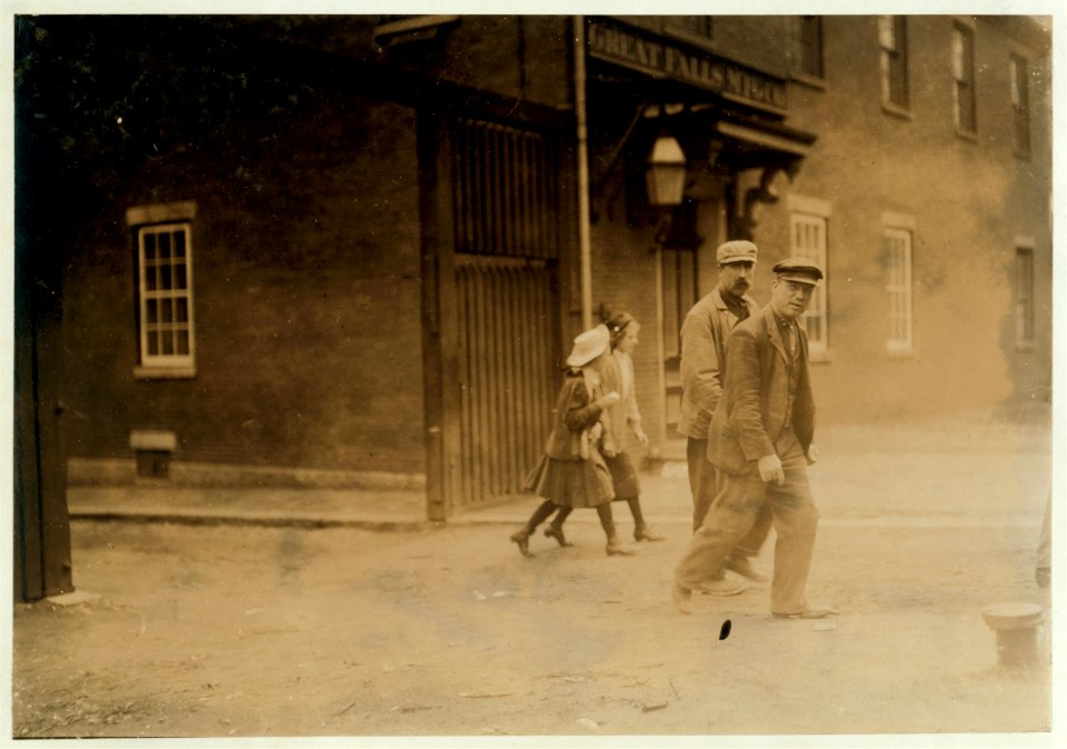 Noon hour, May 19, 1909. Some of the small girls working in the Great Falls Mfg. Co., Somersworth, N.H. LOC nclc.01742