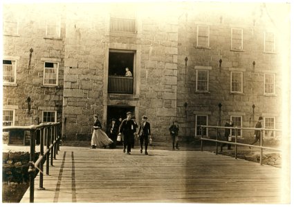 Noon hour, Quidwick Mill, Anthony, R. I. LOC cph.3a26911