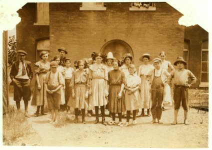 Noon hour, Winona (Miss.) Cotton Mills. All work. LOC nclc.02117