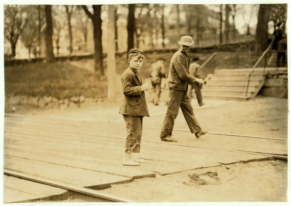 Noon Hour, May 19, 1909. Small boy is William Le Bruex, 81 Main St. Has been working in Great Falls Mfg. Co., Somersworth, N.H. for 9 months. LOC nclc.01743