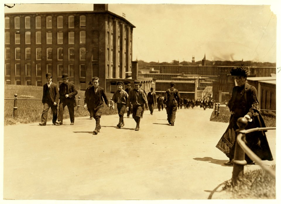 Noon hour, May 26, 1909. These boys and many smaller ones work in Amoskeag Mfg. Co., Manchester, N.H. LOC nclc.01788