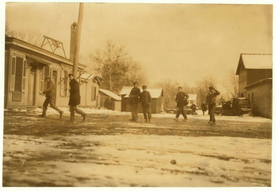 Noon hour. Moore Bros. Glass Co. Clayton, N.J. All are workers. LOC nclc.01277