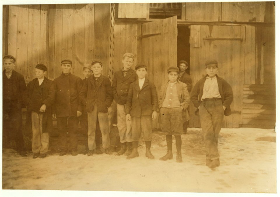 Noon hour. Moore Bros. Glass Co., Clayton, N.J., all are workers. LOC nclc.01280