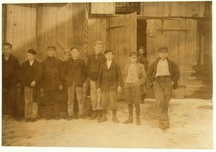 Noon hour. Moore Bros. Glass Co., Clayton, N.J., all are workers. LOC nclc.01280