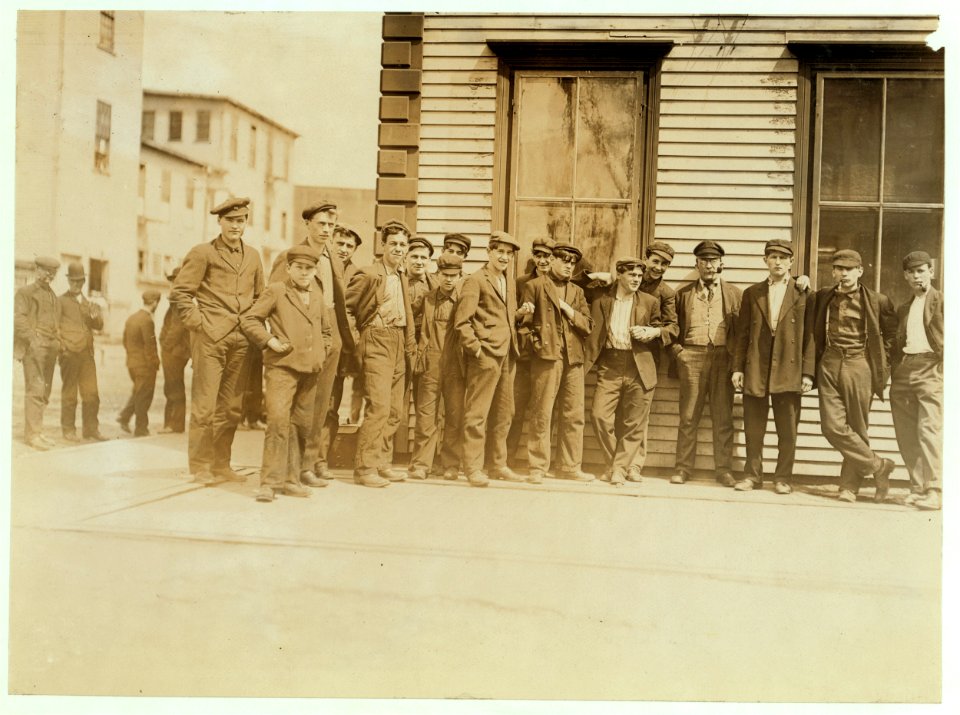 Noon hour. Goodall Worsted Co., Sanford, Me. These are not the youngest. Young girls too. LOC nclc.01694