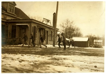 Noon hour. Moore Bros. Glass Co., Clayton, N.J., all are workers. LOC nclc.01282