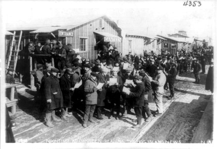 Noontime at canteen-reading the Hog Island News LCCN89714061
