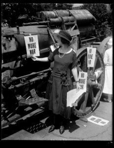 No more war signs LCCN2016891582