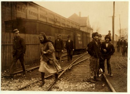 Noon hour Brookside Cotton Mills. Not the smallest youngsters. LOC cph.3c30784