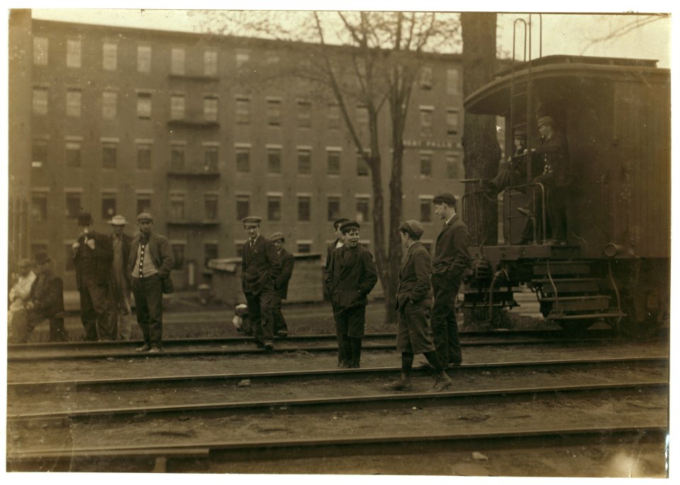 Noon hour, May 19, 1909. Boys working in Great Falls Mfg. Co., Somersworth, N.H. LOC nclc.01758