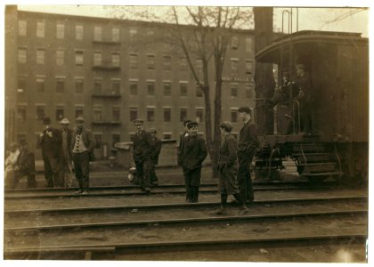 Noon hour, May 19, 1909. Boys working in Great Falls Mfg. Co., Somersworth, N.H. LOC nclc.01758