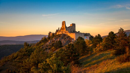 Bathory elisabeth monument ruins