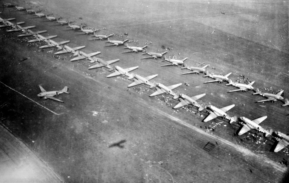 Market-Garden - C-47 transport planes