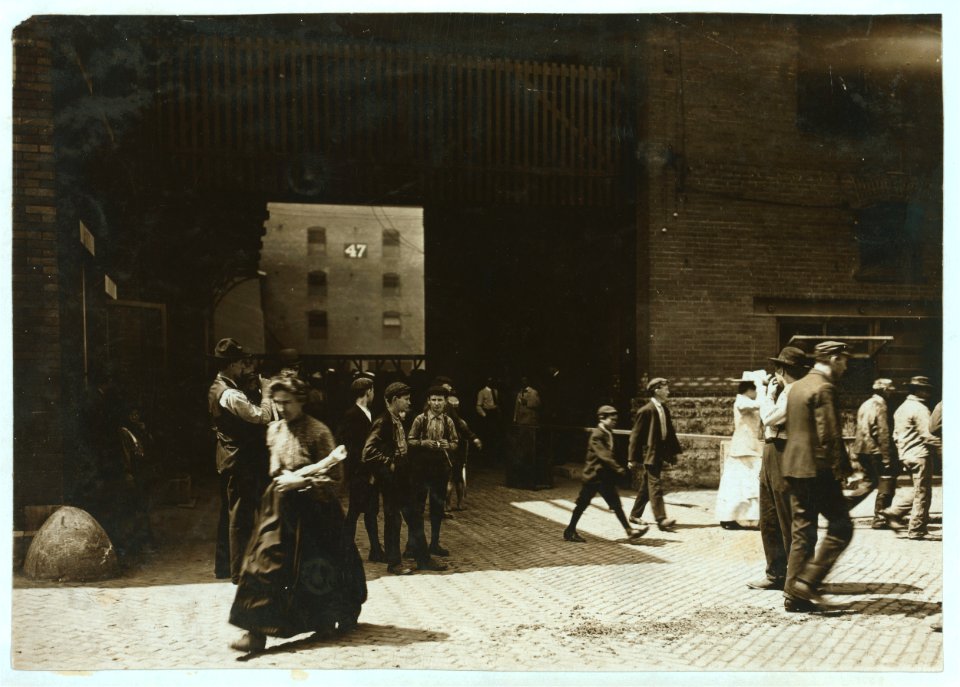 Noon Hour at an Indianapolis Meat Packing House. Aug., 1908. Wit., E. N. Clopper. LOC nclc.04461