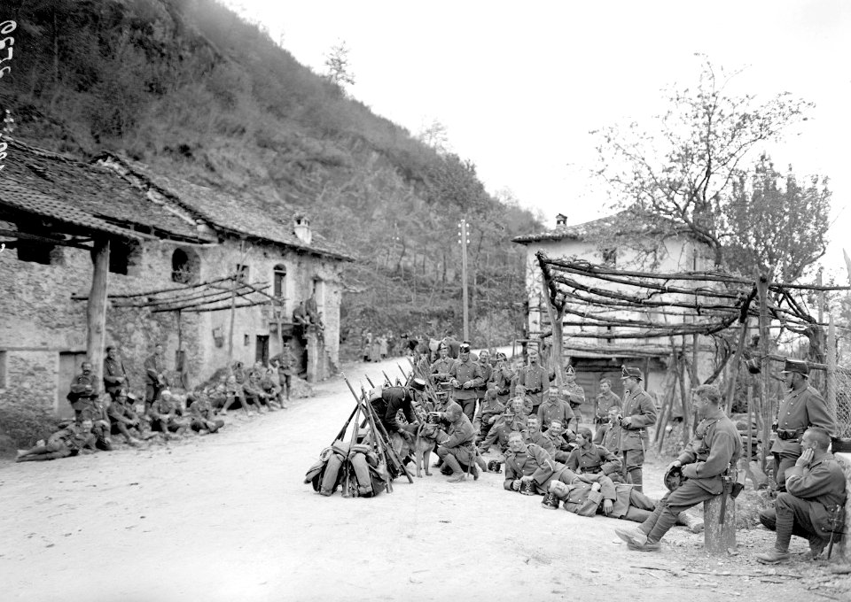 Marschhalt in Ponte - CH-BAR - 3239511