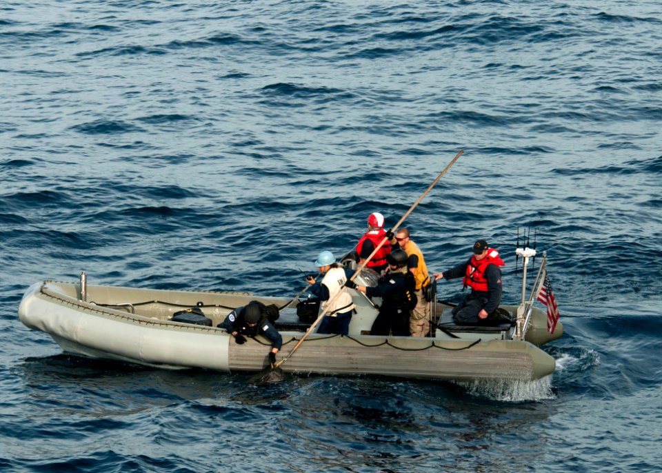 Martillo 120803-N-NL541-133