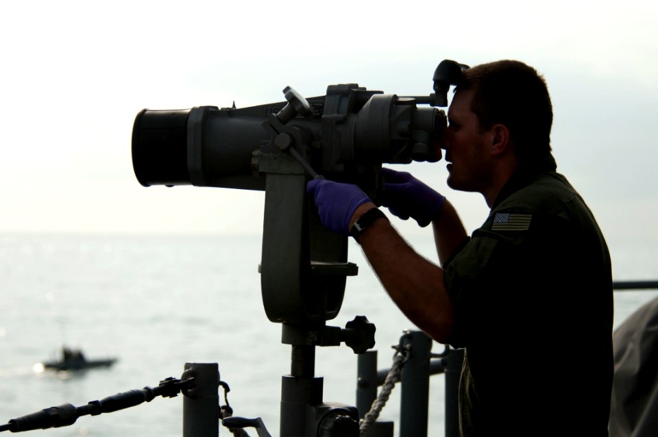 Martillo 120803-N-NL541-435