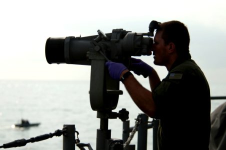 Martillo 120803-N-NL541-435