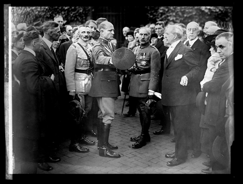 Marshal Foch at Mt. Vernon, (Virginia) LCCN2016823856