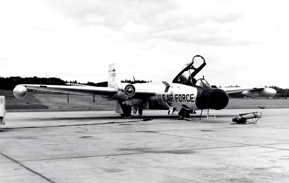 Martin RB-57C Canberra (SN 53-3832) 061031-F-1234P-003