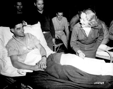 Marlene Dietrich ww2 47