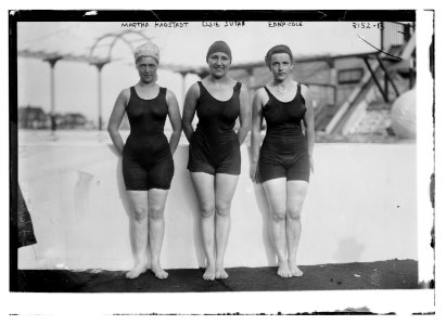 Martha Hagstadt, Elsie Sutan (i.e., Sutton), Edna Cole LCCN2014696756