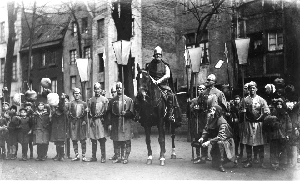 Martinszug an der Lambertusschule Mühlenstraße um 1930 Julius Söhn