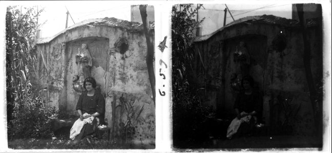 Maruja al costat d ' una iconografia de Sant Esteve