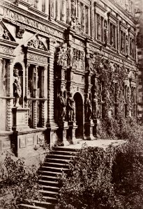 Marville, Charles - Detail der Otto-Heinrich-Fassade des Heidelberger Schlosses (Zeno Fotografie)