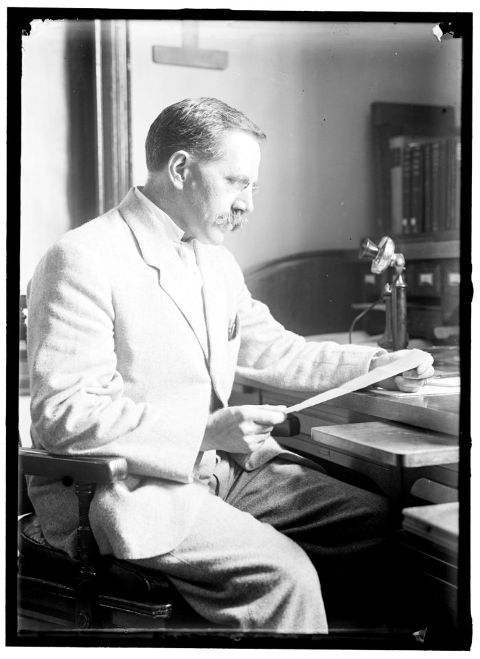 MARVIN, CHARLES FREDERICK. CHIEF, WEATHER BUREAU, 1913-1934 LCCN2016864775