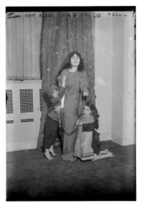 Mary Alden, Jane & Kath. Lee LCCN2014704682