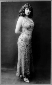 Mary Garden, 1874-1967, full length, dressed for operatic role LCCN2004678791