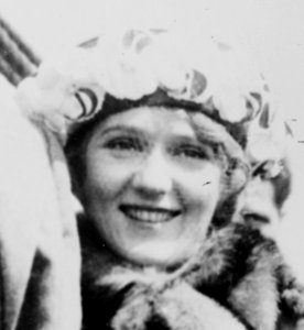 Mary Pickford arriving at Southampton, June 21-20 LCCN2014710991 (cropped)