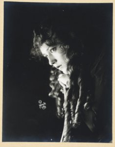 Mary Pickford, head-and-shoulders portrait, facing left) - Moody, N.Y LCCN2011645194