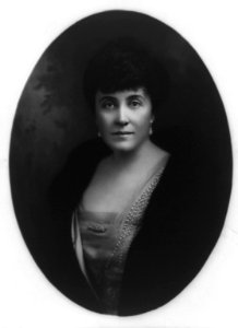Mary Roberts Rinehart, half-length portrait, facing left LCCN92520960