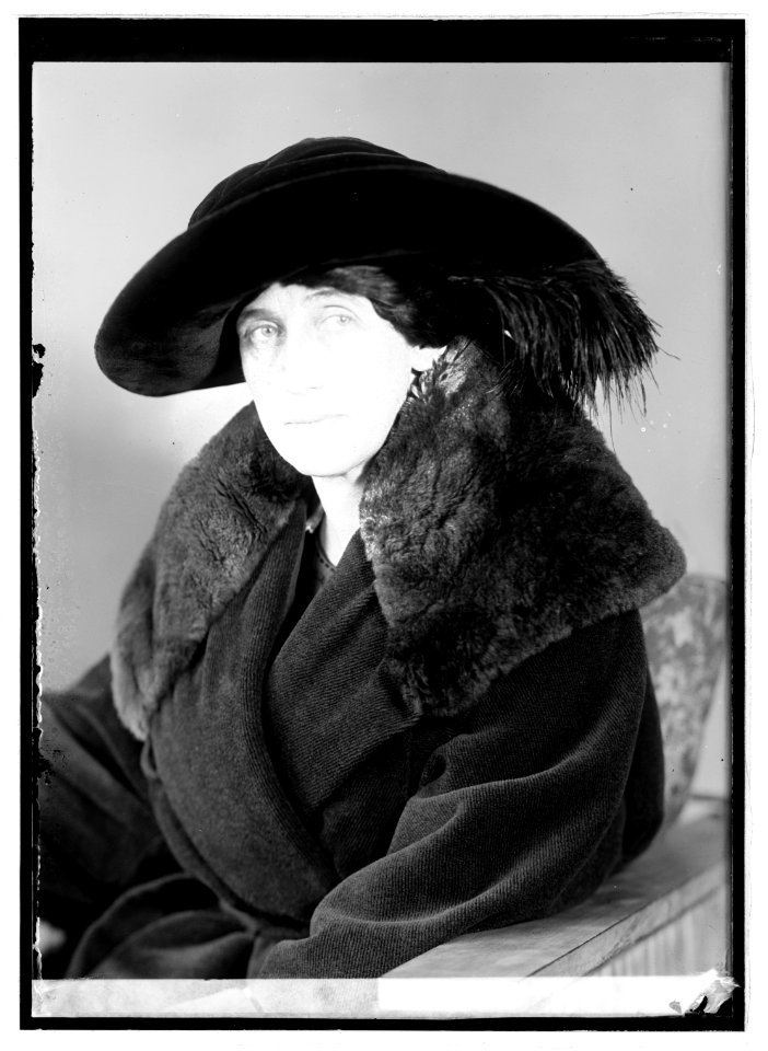 Mary Stewart LCCN2016822446