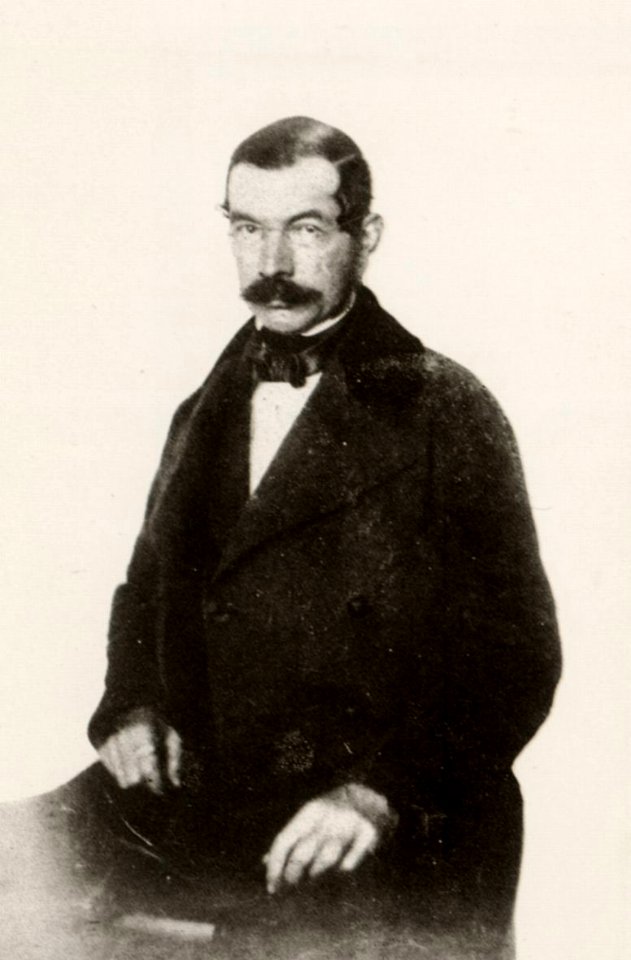 Martin, Anton - Porträt eines sitzenden Mannes (Zeno Fotografie)