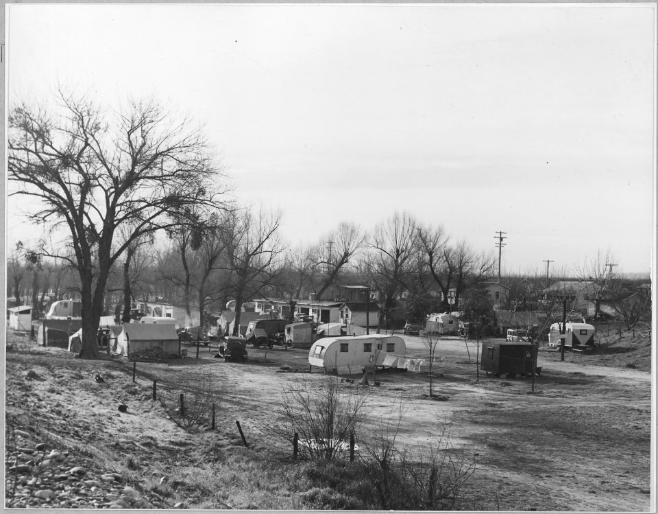 Marysville, Yuba County, California. Marysville Auto Park, a private auto camp, just outside of town . . . - NARA - 521796 photo