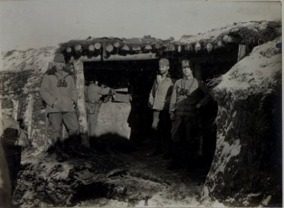 Masch.Gewehr Unterstand. Inf.Rgt.Nro.33. LOPUSZNO, 18.I.1916. (BildID 15454167)