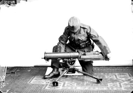 Maschinengewehr auf der Dreibeinstütze - CH-BAR - 3241582