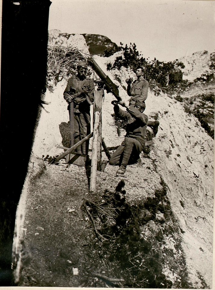 Maschinengewehr zur Flugzeug-Abwehr auf ¤ 1783 Malurch, 12-8.1917. (BildID 15803296)