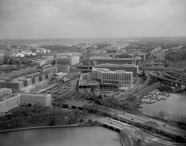 MARYLAND AVENUE CORRIDOR FROM THE TIDAL BASIN photo