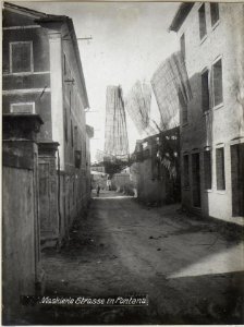 Maskierte Strasse in Fokano. (BildID 15673584)
