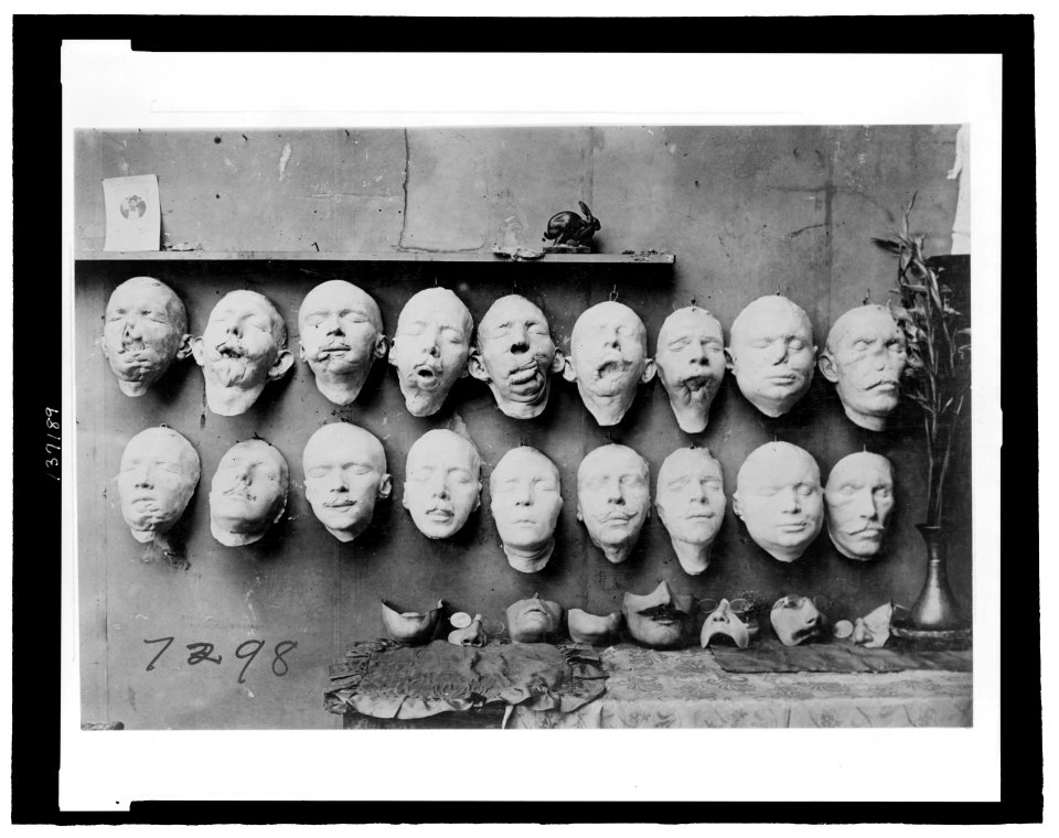 Masks, showing different stages in the work done by Mrs. Coleman Ladd of the American Red Cross, for soldiers whose faces have been mutilated in the war ... LCCN2007676089