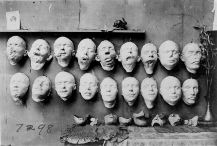 Masks, showing different stages in the work done by Mrs. Coleman Ladd of the American Red Cross, for soldiers whose faces have been mutilated in the war ... LCCN2007676089 (cropped)