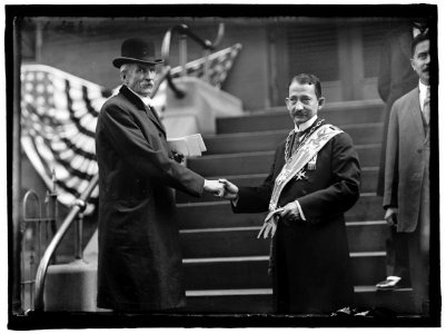 MASON'S INTERNATIONAL CONGRESS OF 33RD DEGREE. RICHARDSON SHAKING HANDS WITH UNIDENTIFIED LCCN2016864020