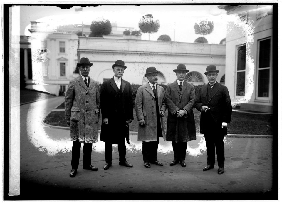 Masonic group, 10-22-22 LCCN2016846842