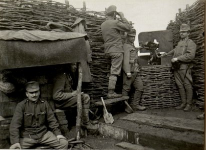 Maschinen Gewehr in Stellung. Aufgenommen am 25. III. 1916. I.R.Nr.5. (BildID 15536366)