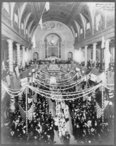 Mass at St. Louis Cathedral in celebration of Louisiana Transfer, 1803-1903 LCCN2002697714